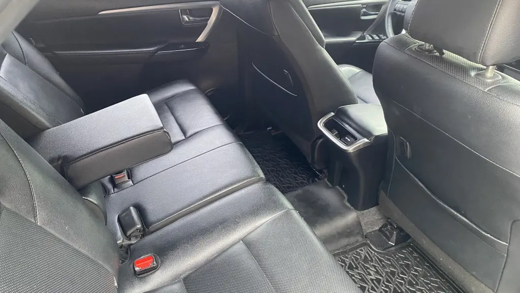 TOYOTA Hilux SW4 - Foto