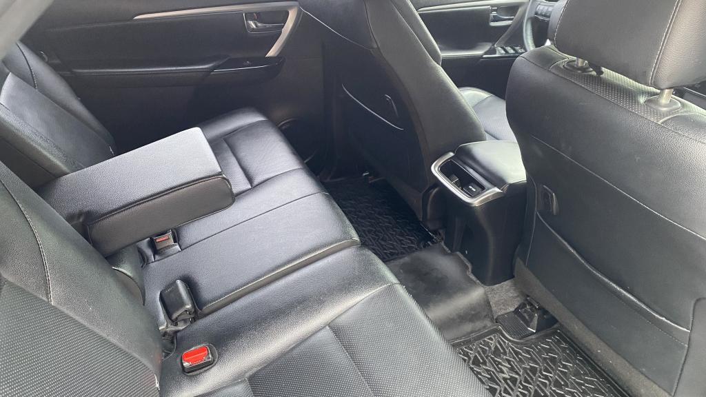 TOYOTA Hilux SW4 - Foto