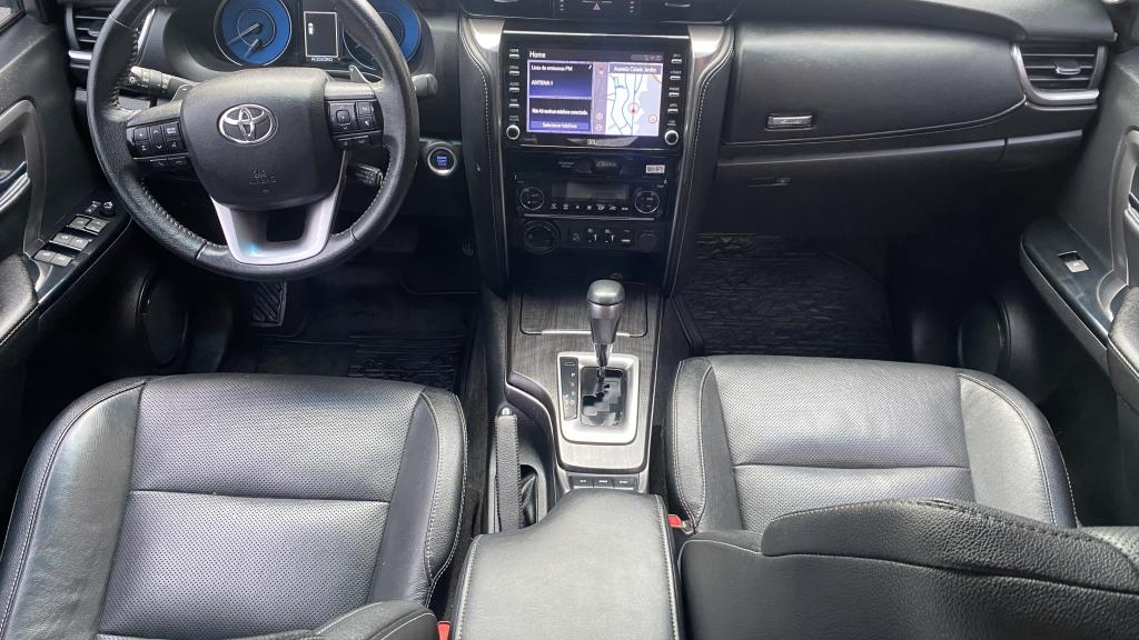 TOYOTA Hilux SW4 - Foto