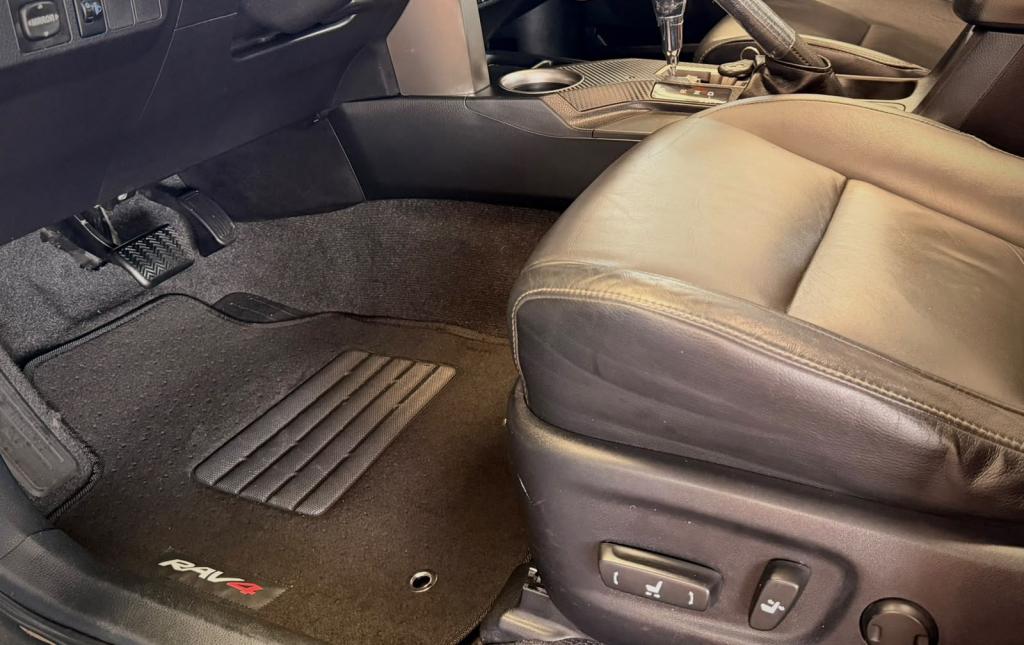 TOYOTA RAV 4 - Foto