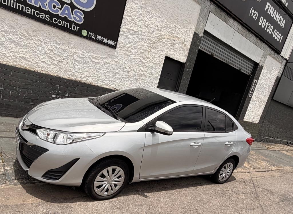 TOYOTA Yaris Sedan - Foto