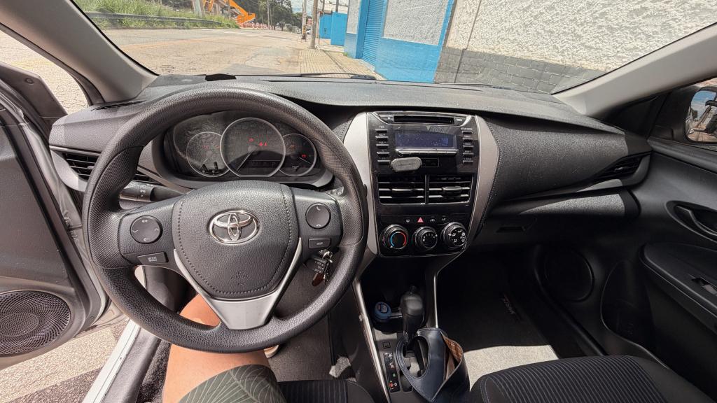 TOYOTA Yaris Sedan - Foto