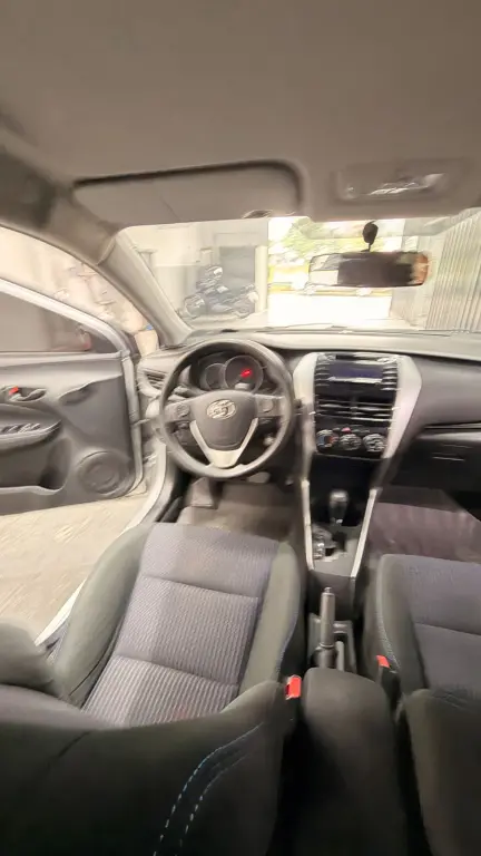 TOYOTA Yaris Sedan - Foto
