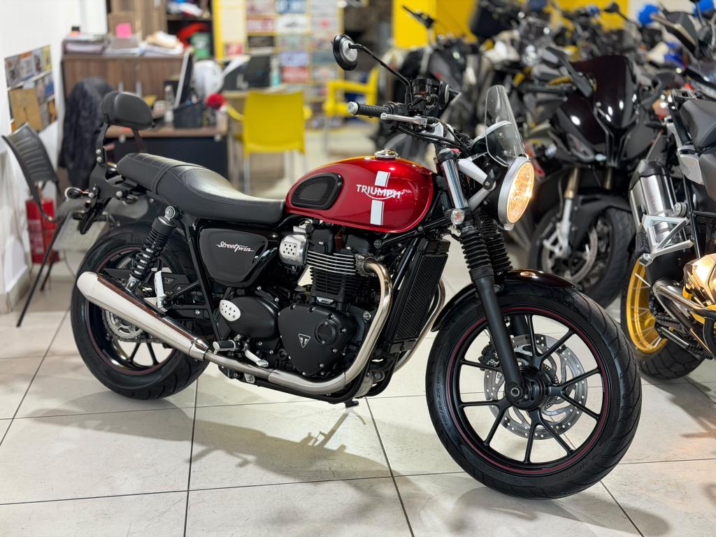 TRIUMPH Street Twin 900