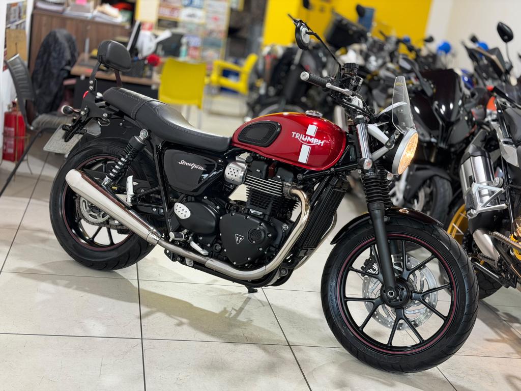 TRIUMPH Street Twin 900 - Foto