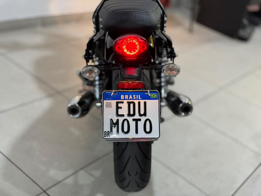 TRIUMPH Street Twin 900 - Foto