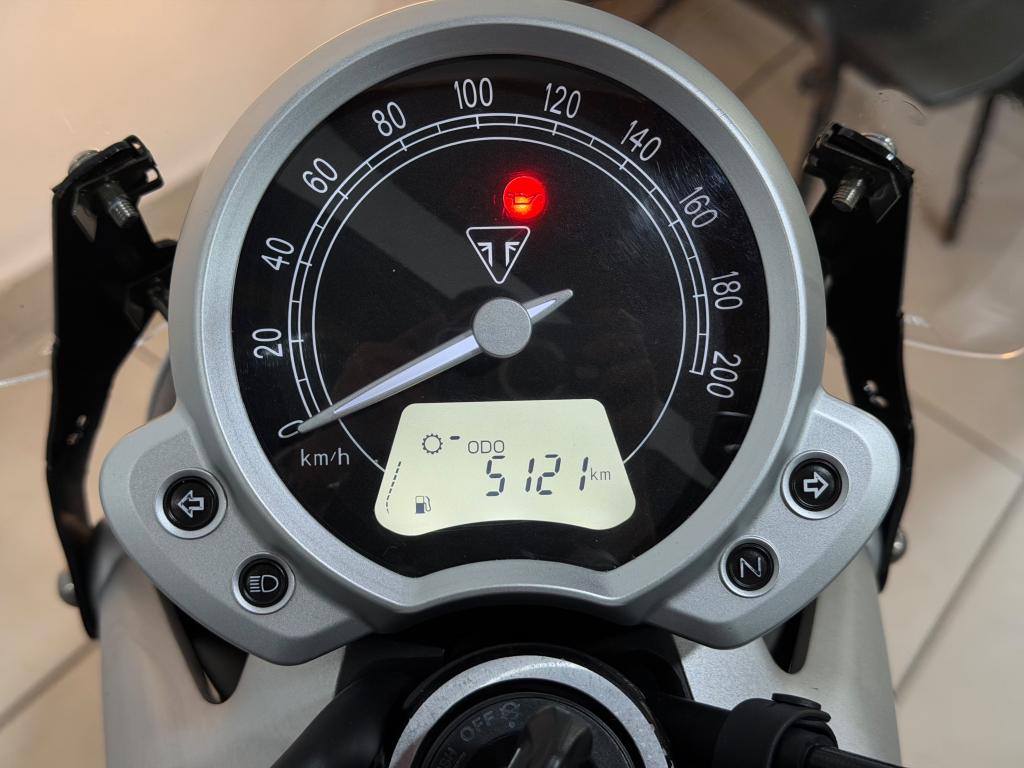 TRIUMPH Street Twin 900 - Foto