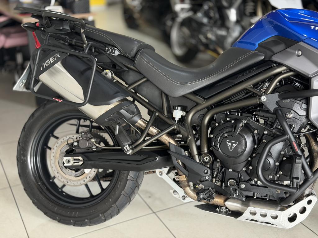 TRIUMPH Tiger 800 - Foto