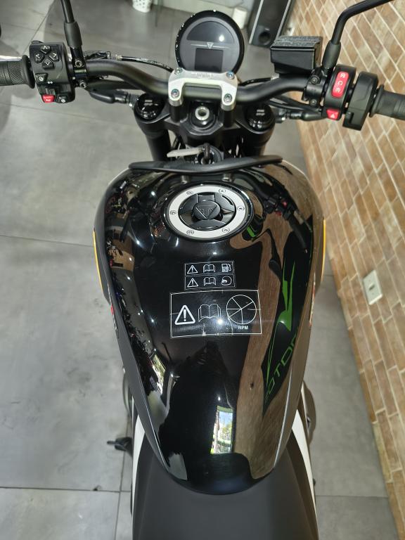 TRIUMPH Trident 660 - Foto