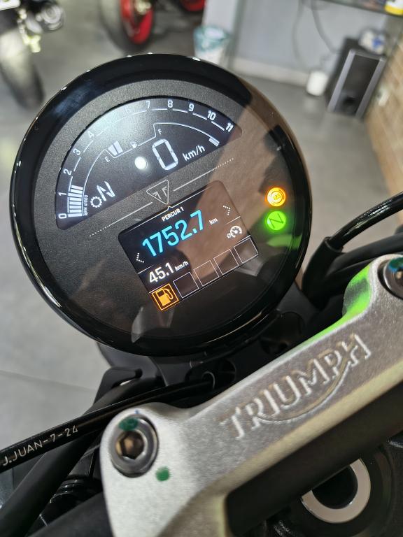 TRIUMPH Trident 660 - Foto