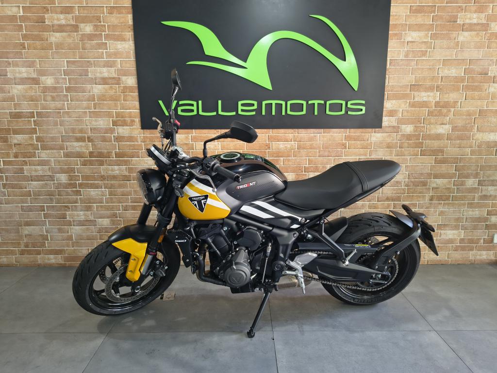 TRIUMPH Trident 660 - Foto