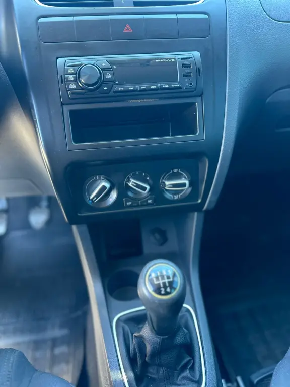 VOLKSWAGEN Fox - Foto