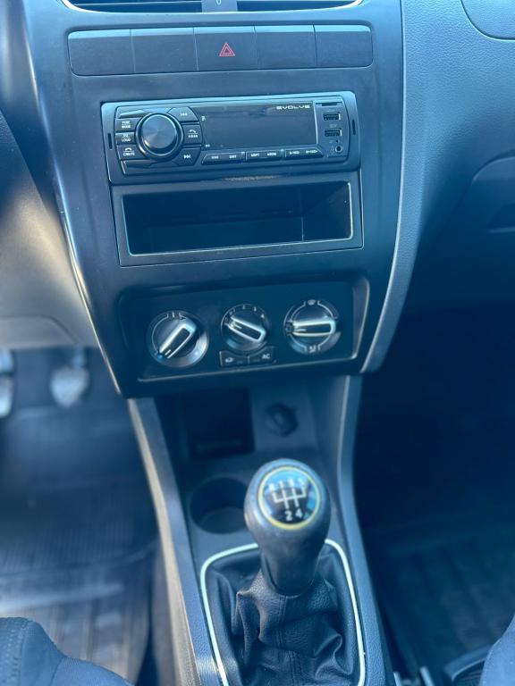 VOLKSWAGEN Fox - Foto