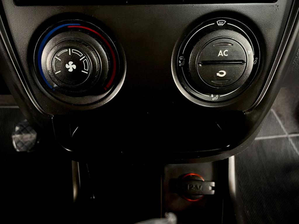 VOLKSWAGEN Fox - Foto