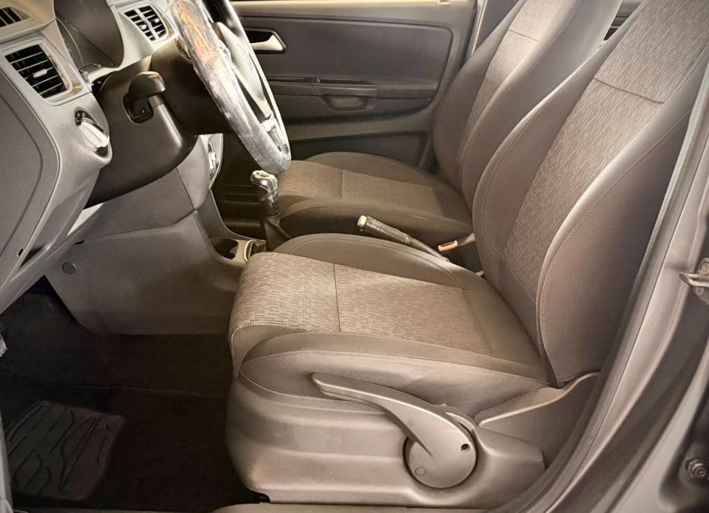 VOLKSWAGEN Fox - Foto
