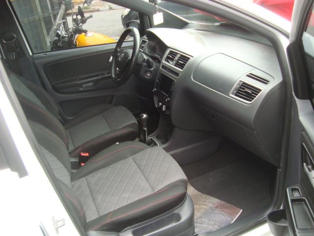 VOLKSWAGEN Fox - Foto