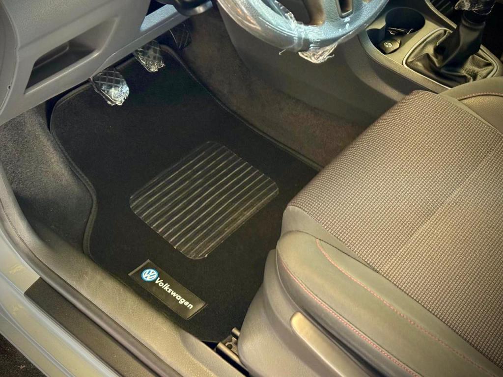 VOLKSWAGEN Fox - Foto