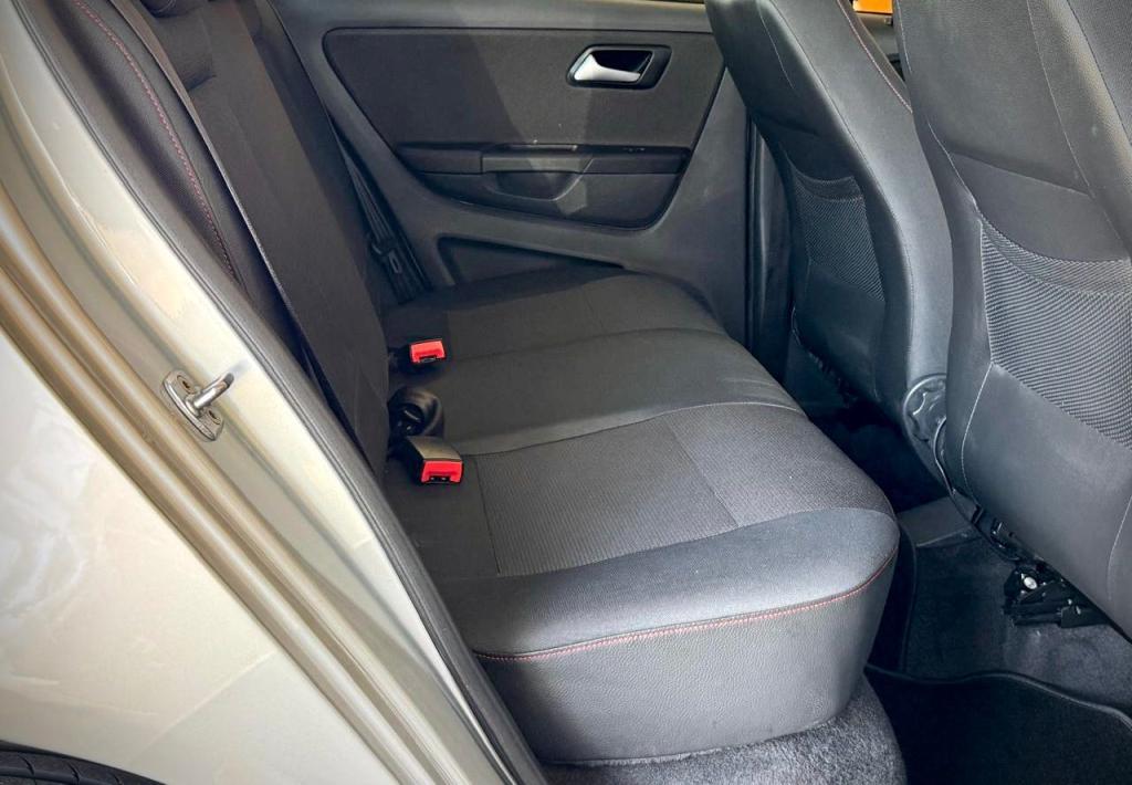 VOLKSWAGEN Fox - Foto