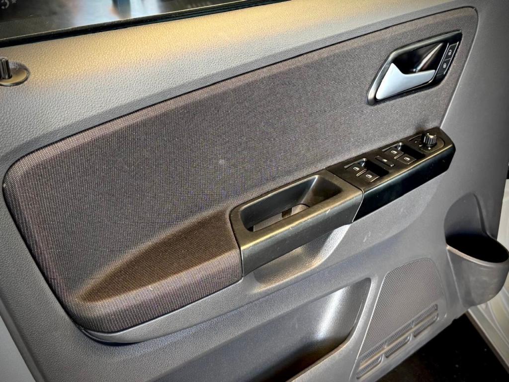 VOLKSWAGEN Fox - Foto