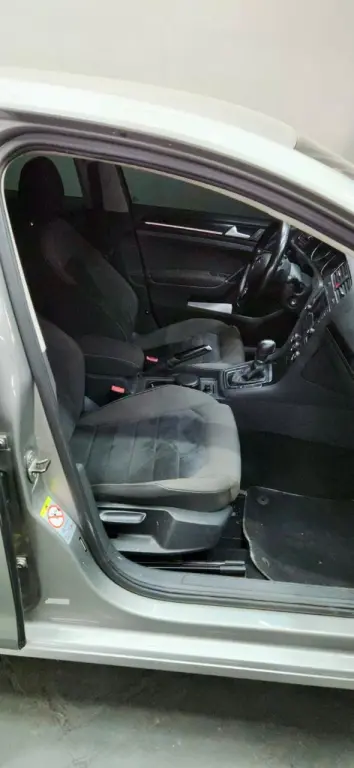 VOLKSWAGEN Golf - Foto