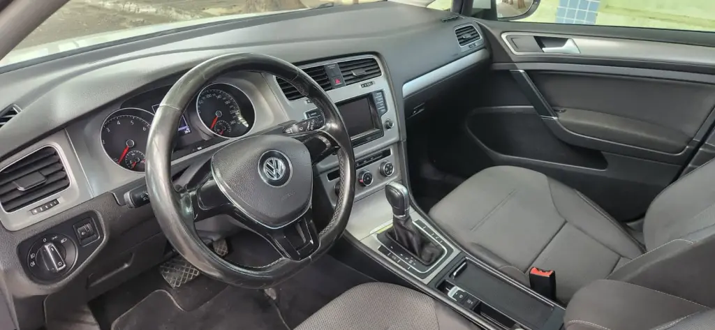 VOLKSWAGEN Golf - Foto