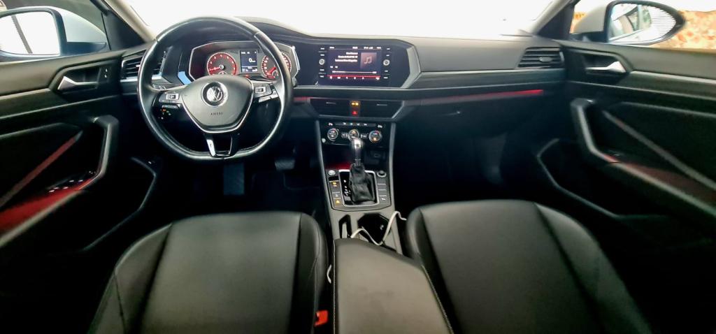 VOLKSWAGEN Jetta - Foto