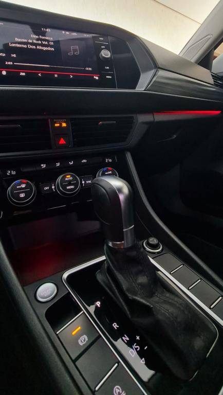 VOLKSWAGEN Jetta - Foto