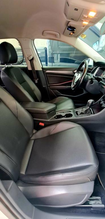 VOLKSWAGEN Jetta - Foto