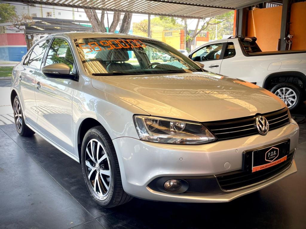 VOLKSWAGEN Jetta - Foto