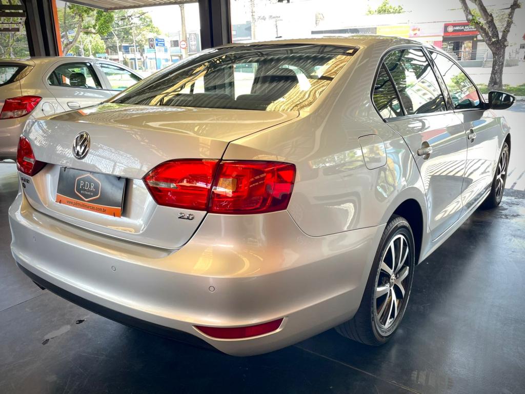 VOLKSWAGEN Jetta - Foto