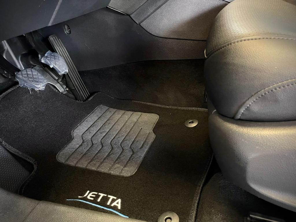 VOLKSWAGEN Jetta - Foto