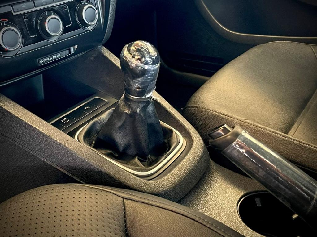 VOLKSWAGEN Jetta - Foto