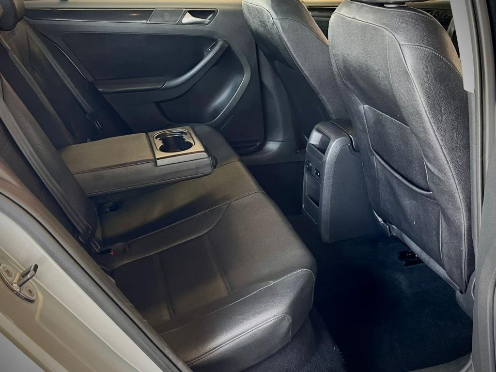 VOLKSWAGEN Jetta - Foto