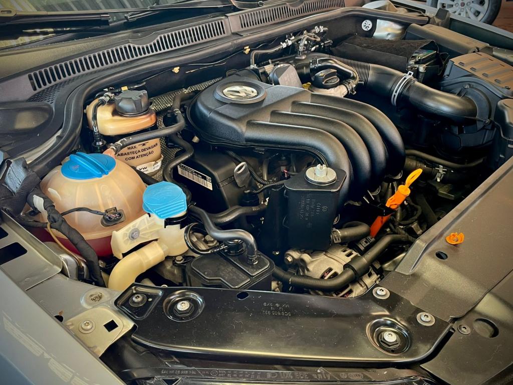 VOLKSWAGEN Jetta - Foto