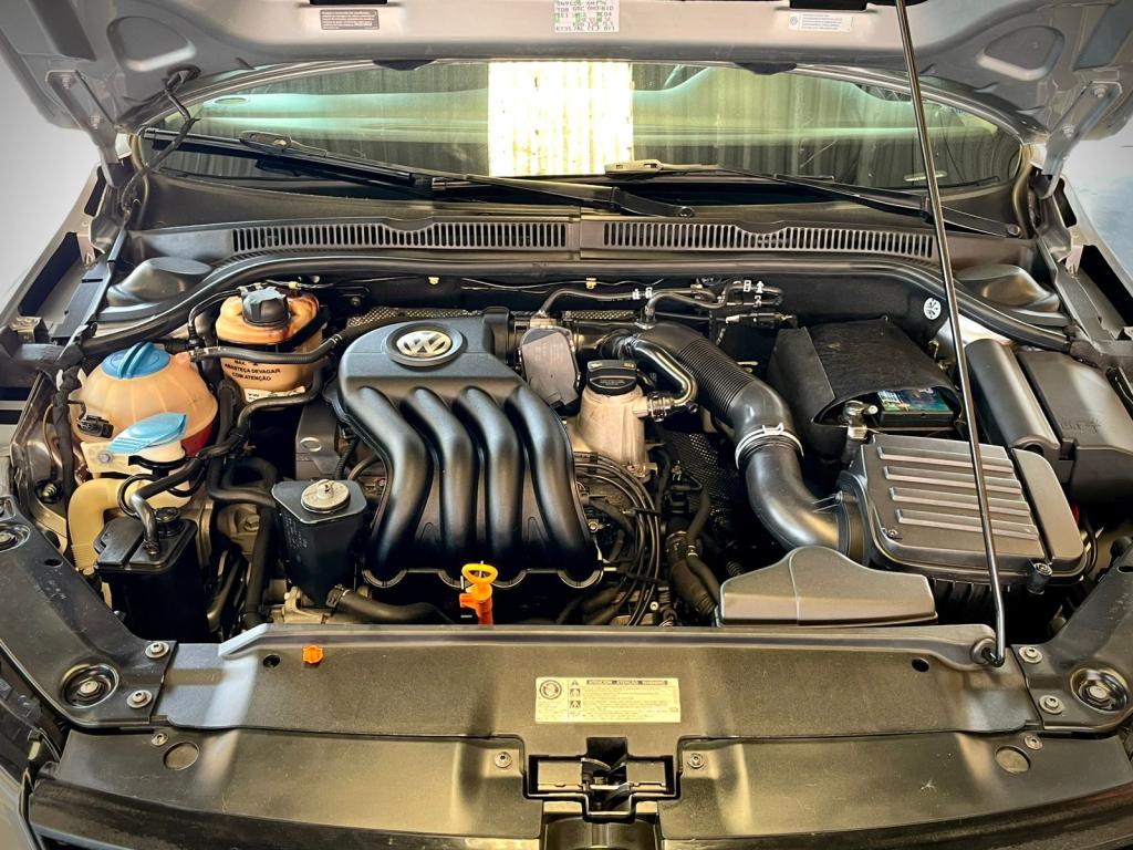 VOLKSWAGEN Jetta - Foto