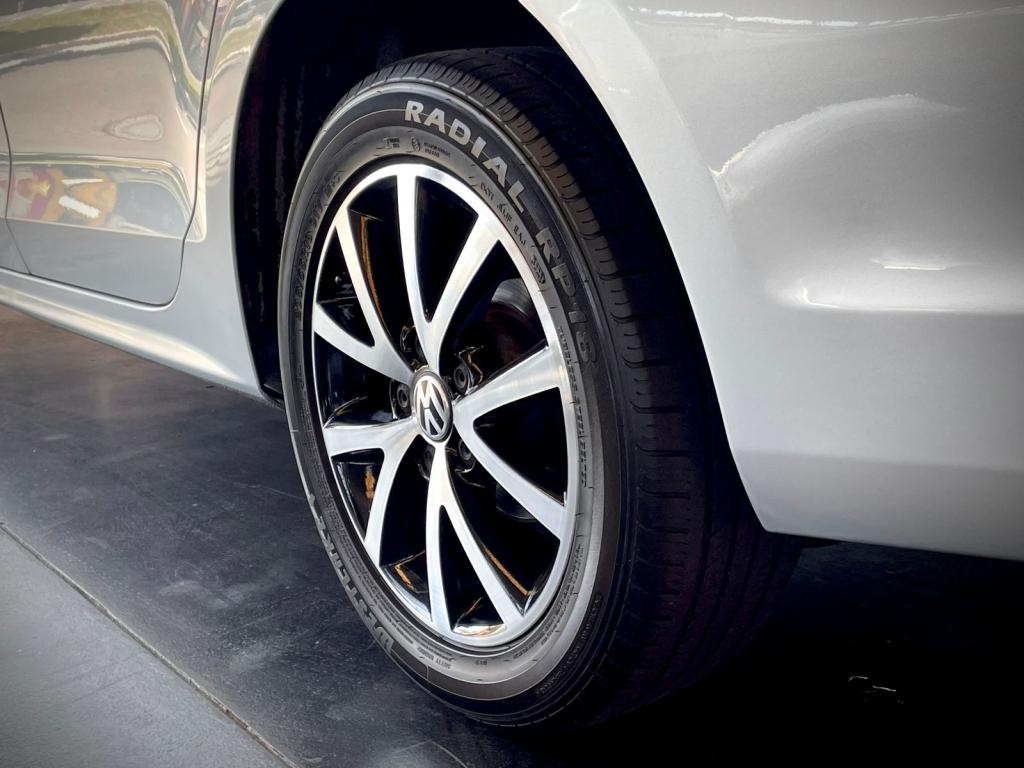 VOLKSWAGEN Jetta - Foto