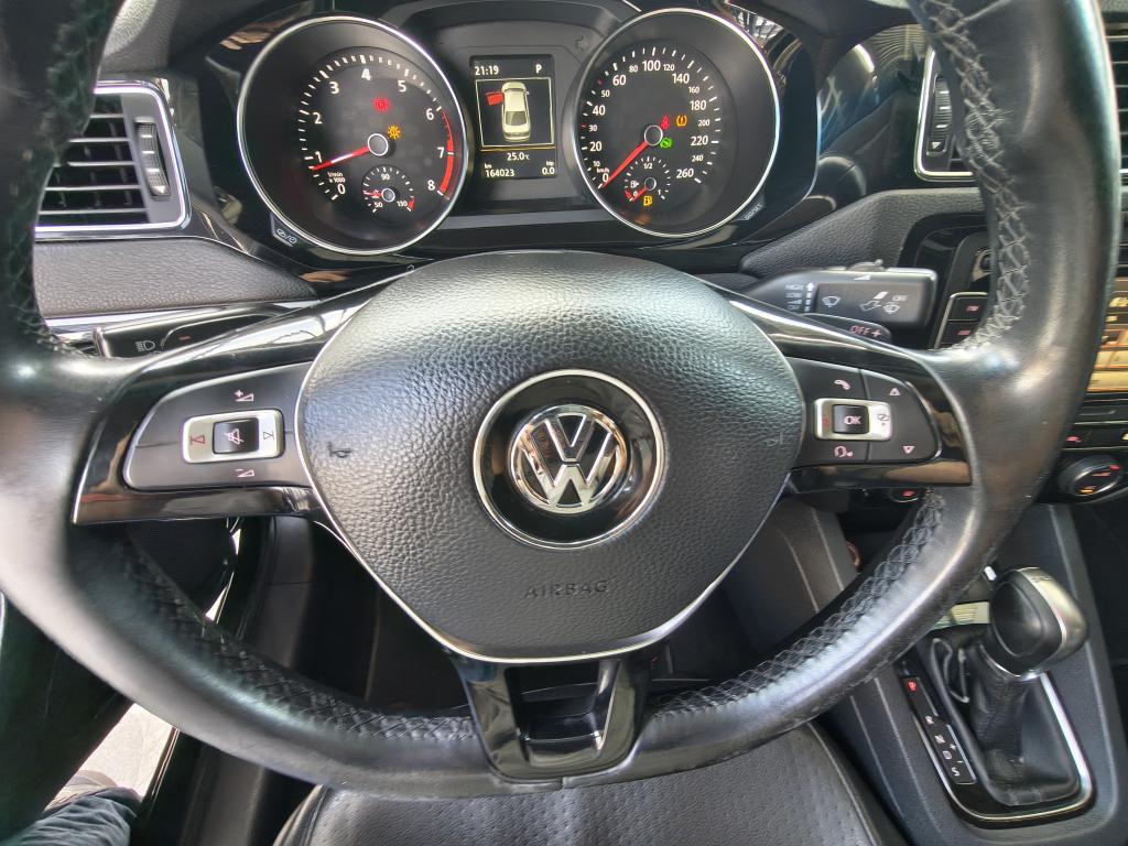 VOLKSWAGEN Jetta - Foto
