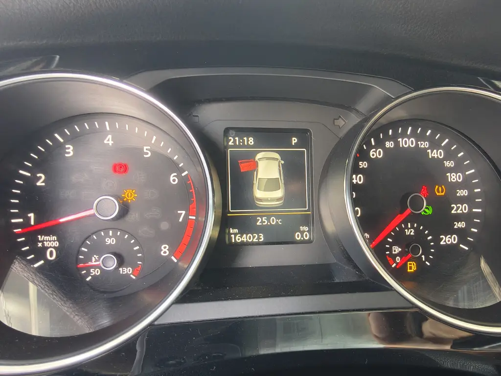 VOLKSWAGEN Jetta - Foto