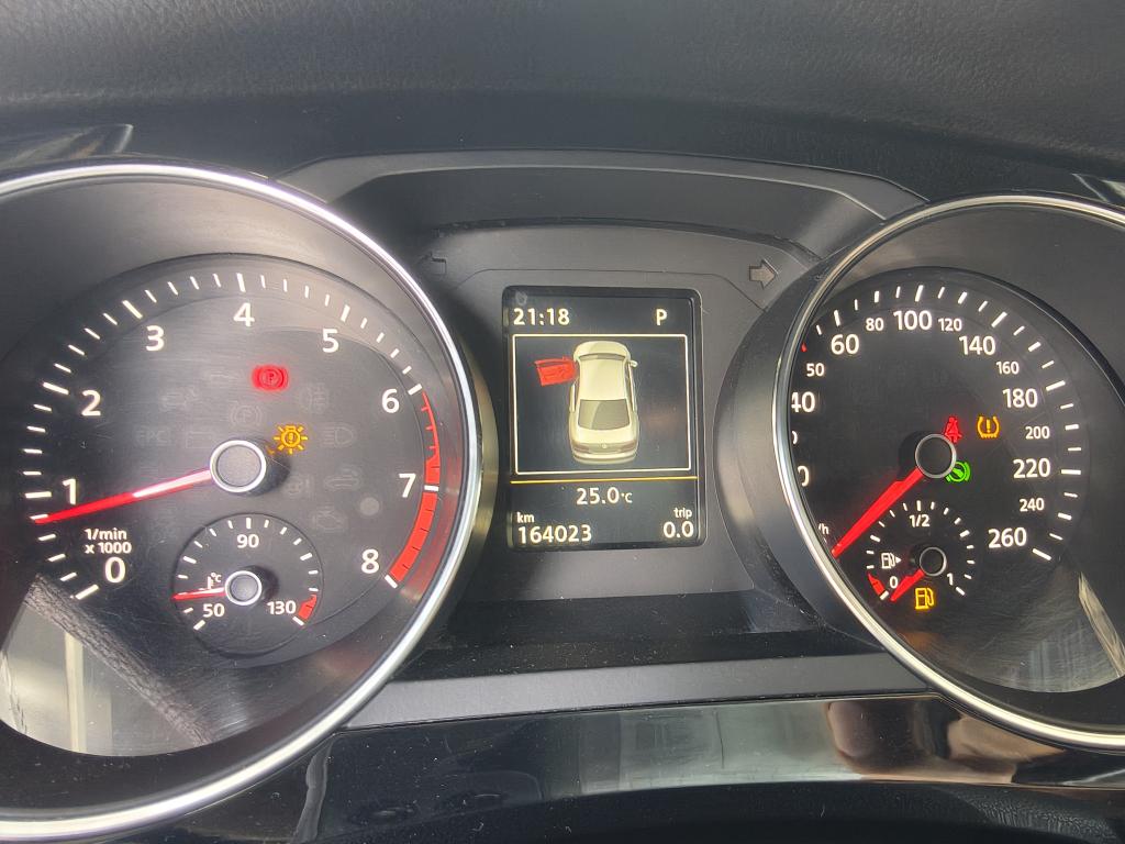 VOLKSWAGEN Jetta - Foto