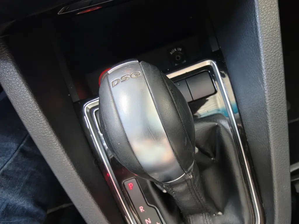 VOLKSWAGEN Jetta - Foto