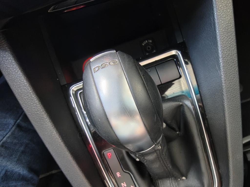 VOLKSWAGEN Jetta - Foto