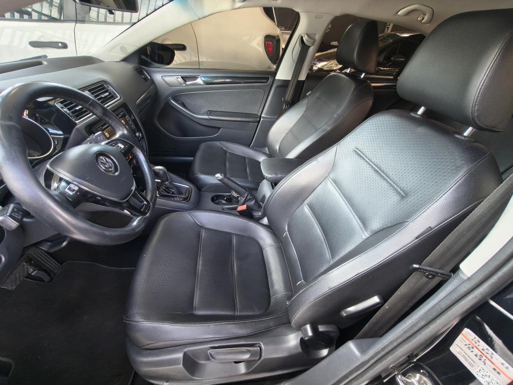 VOLKSWAGEN Jetta - Foto