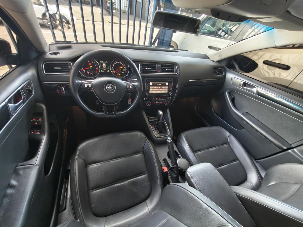 VOLKSWAGEN Jetta - Foto