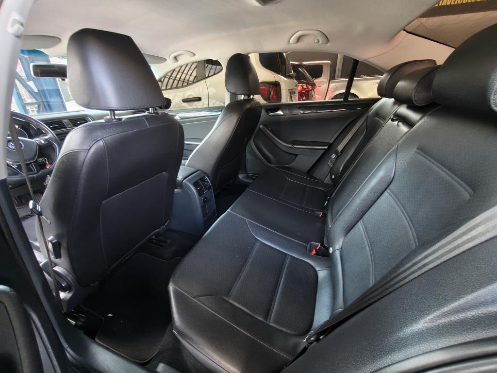 VOLKSWAGEN Jetta - Foto