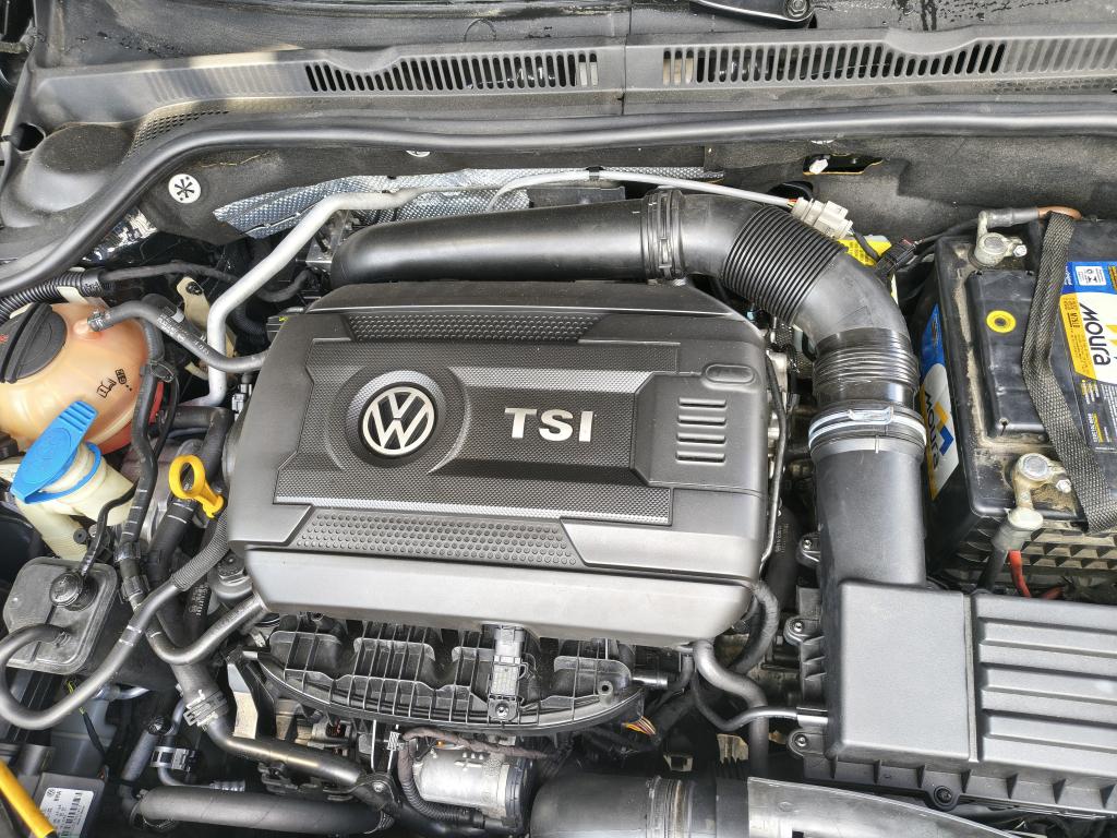 VOLKSWAGEN Jetta - Foto