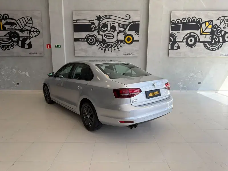VOLKSWAGEN Jetta - Foto