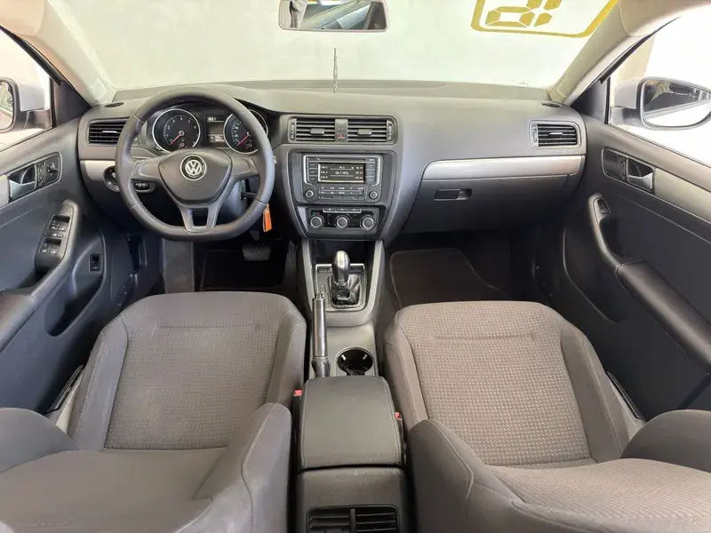 VOLKSWAGEN Jetta - Foto