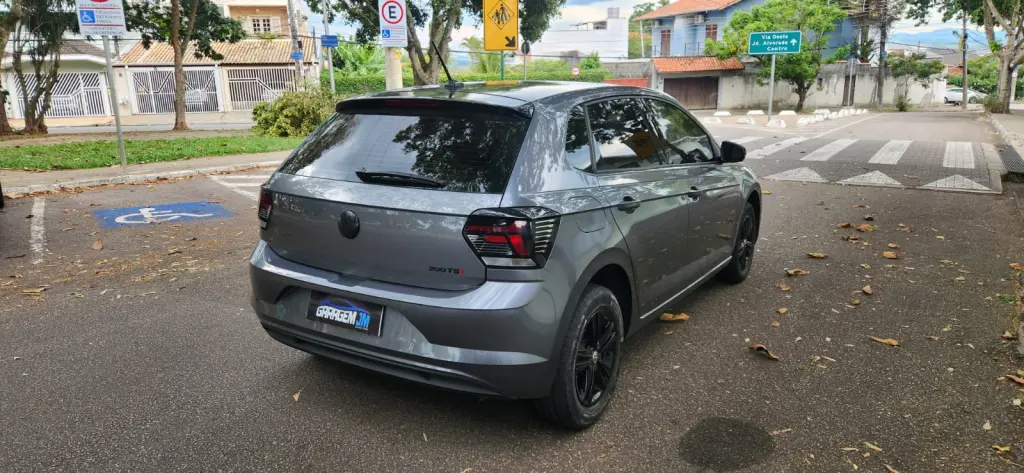 VOLKSWAGEN Polo Hatch - Foto