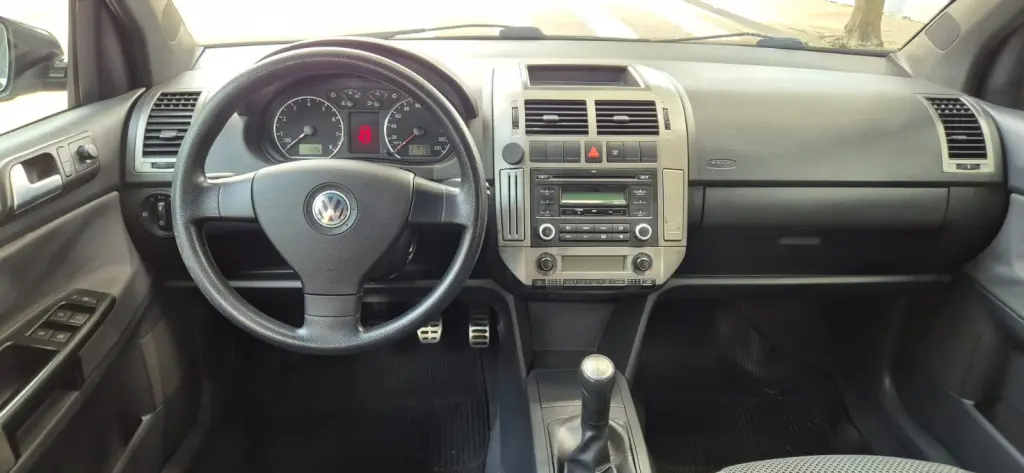 VOLKSWAGEN Polo Hatch - Foto