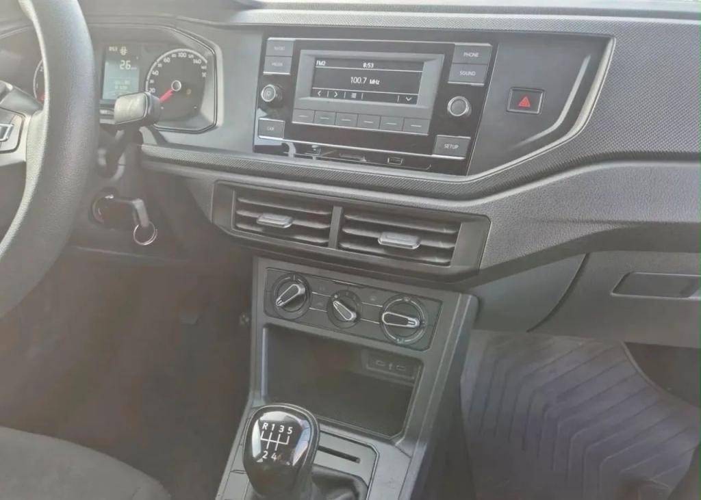 VOLKSWAGEN Polo Hatch - Foto